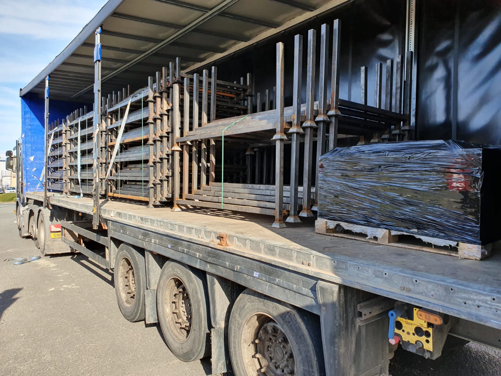 Heavy Duty Stackable Steel Stillage 1220mm Ext wide, 920mm Ext long, 1100mm high OA - Image 13