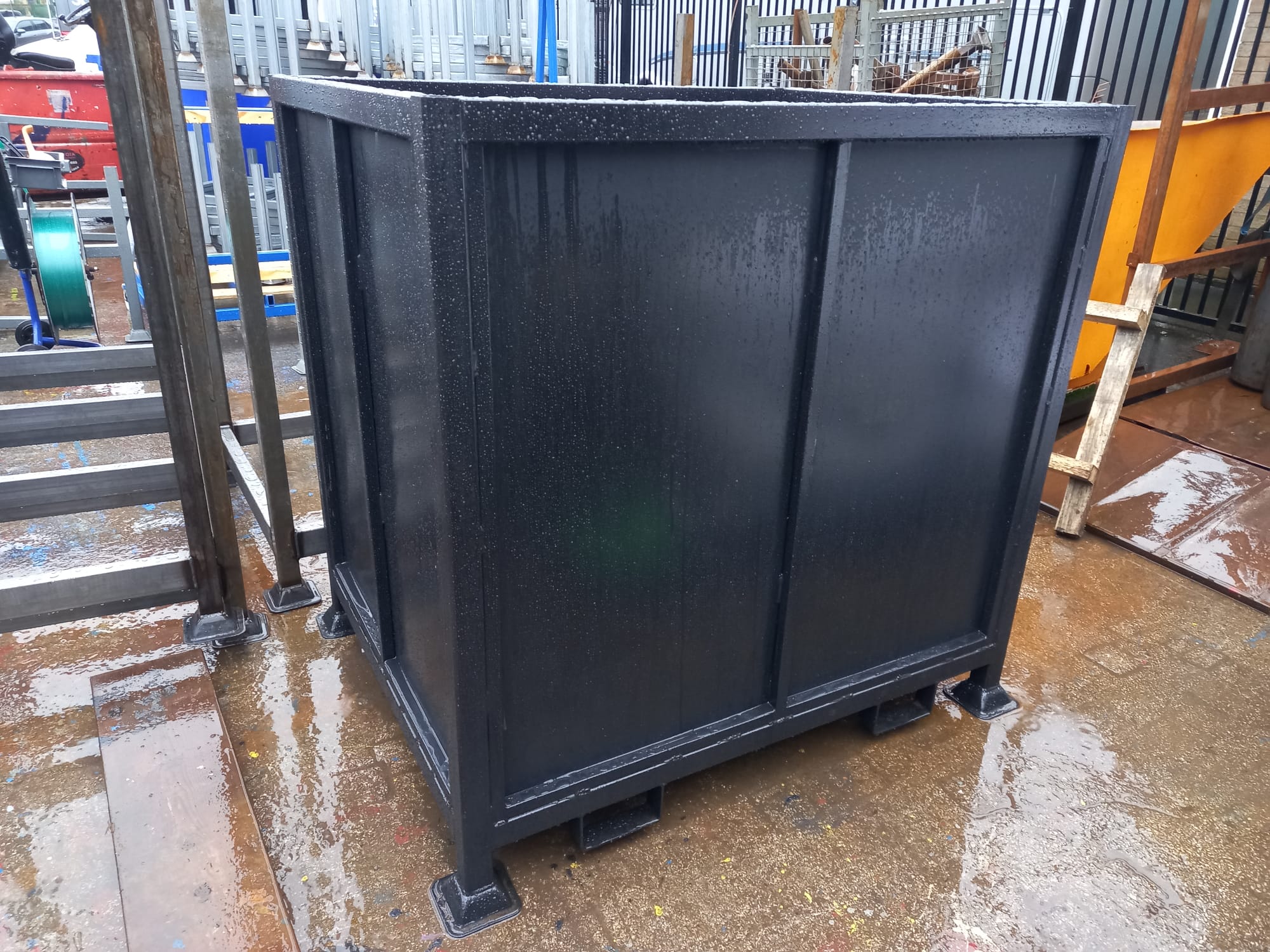 Reinforced Steel Plated Bin with FLC & Castors - Image 5