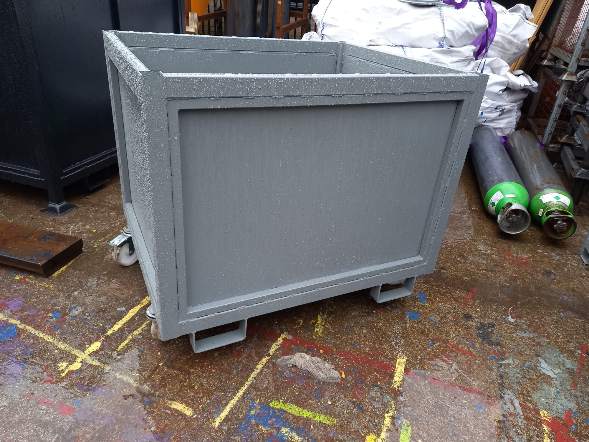 Reinforced Steel Plated Bin with FLC & Castors - Image 3