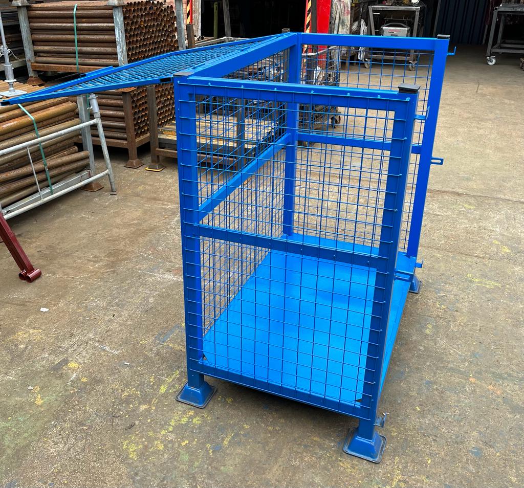 Twin Gas Bottle Hinged Roof, Removeable Front Storage with Ramp - Image 3